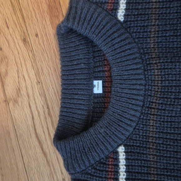 Striped Knit Sweater in Navy and Burgundy Sz M (No Brand) Very Very Soft Unisex - Picture 2 of 8